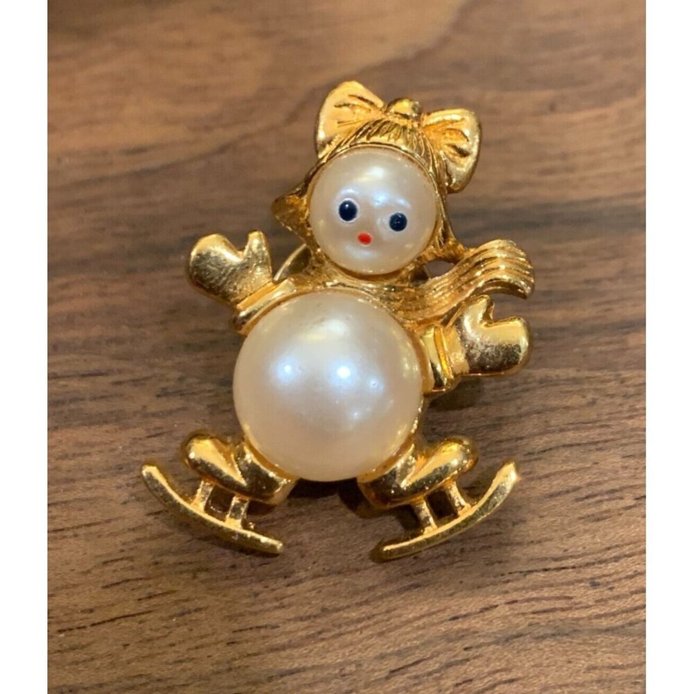 CAROLEE GOLD 1.25" FAUX PEARL SNOWMEN BOY GIRL SKATING Pin Brooch 1990S LOT 2 LN - Picture 4 of 10